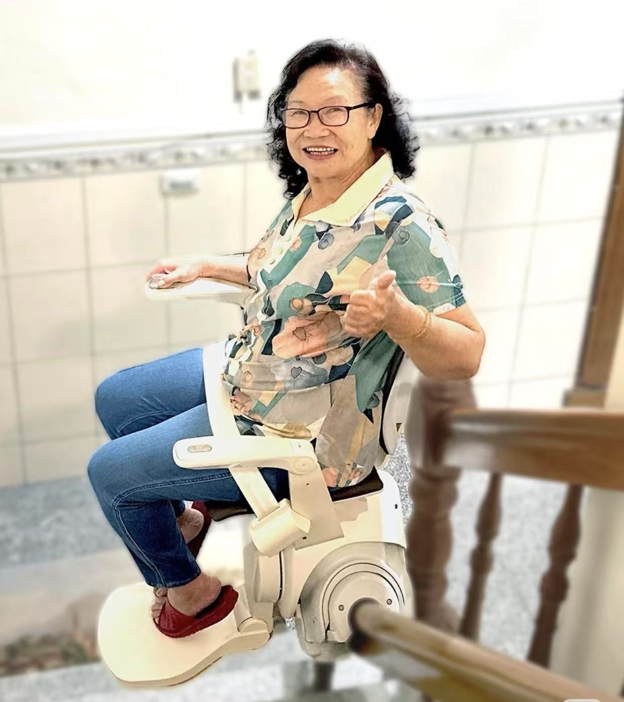 从“望楼兴叹”到“一键上下” 爬楼器为黑窑厂西里居民注入“垂直活力”