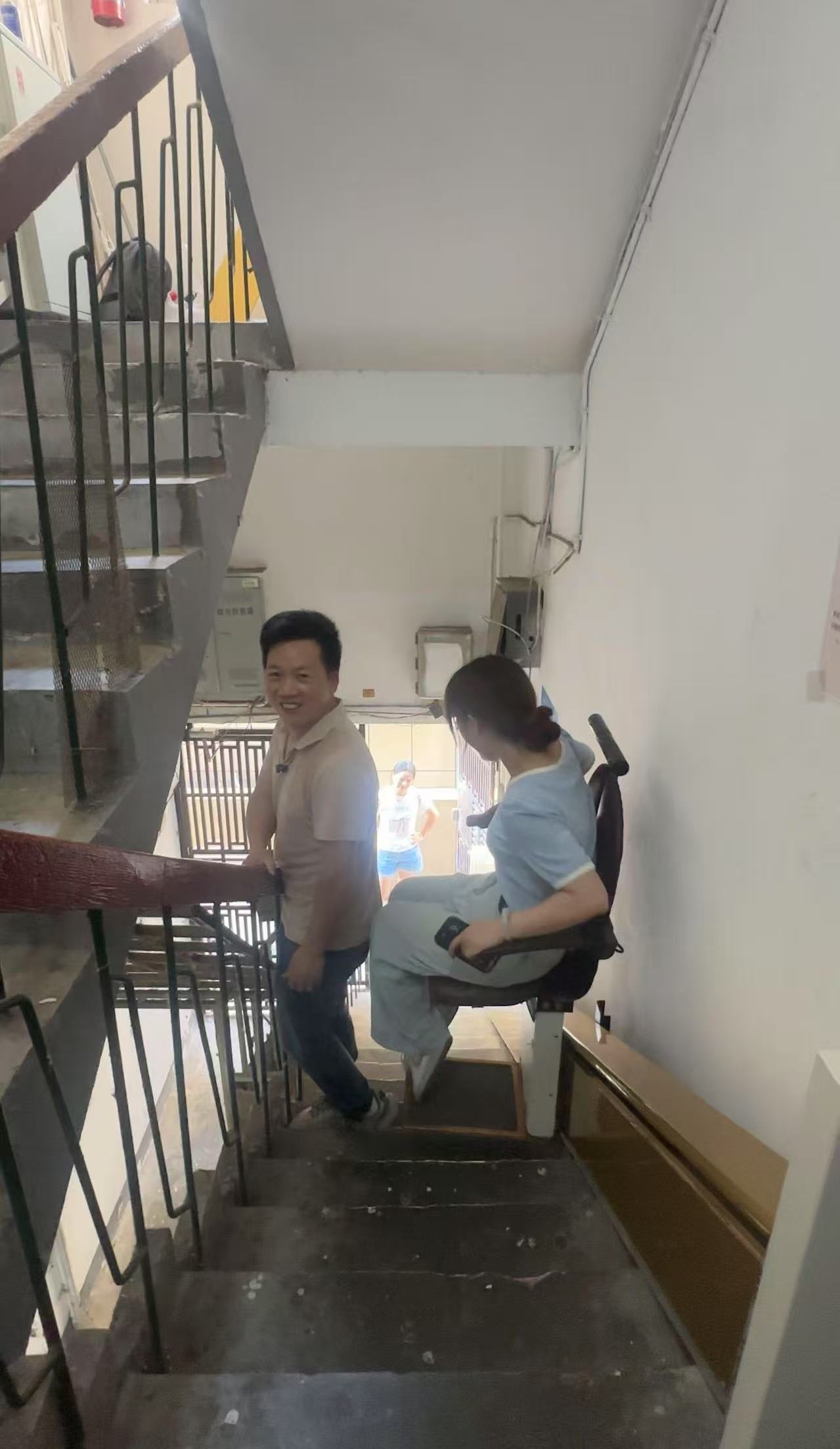 楼道座椅电梯：给家“装”上无障碍的温暖