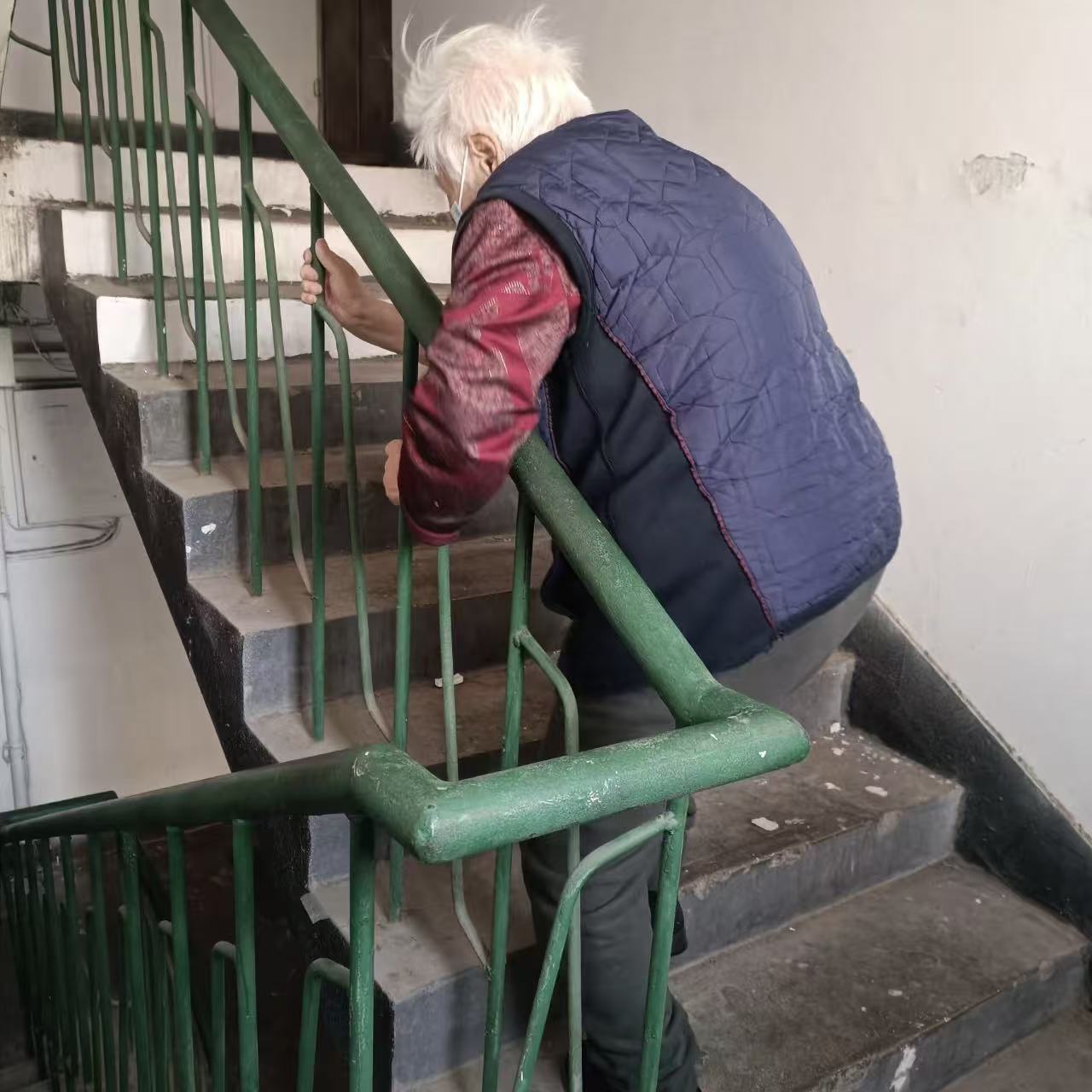 老房上下楼难？座椅电梯帮您解决“出行痛点”