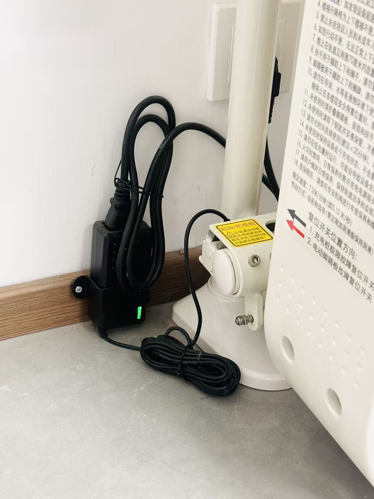 座椅式电梯充电揭秘：无需动手的智能续航，藏着安心密码