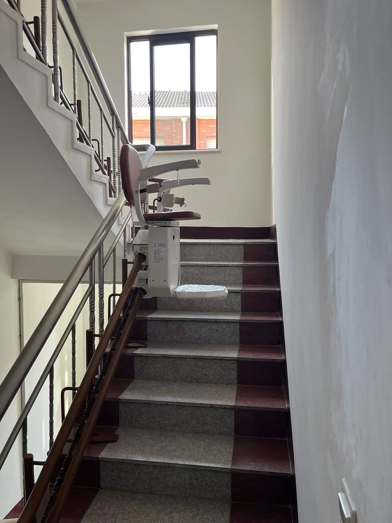 喜报｜江苏省苏州市张家港市胜利新村楼道座椅电梯顺利安装完成